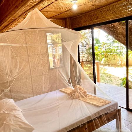 Amami Beachfront Villa With Private Beach Puerto Galera Esterno foto