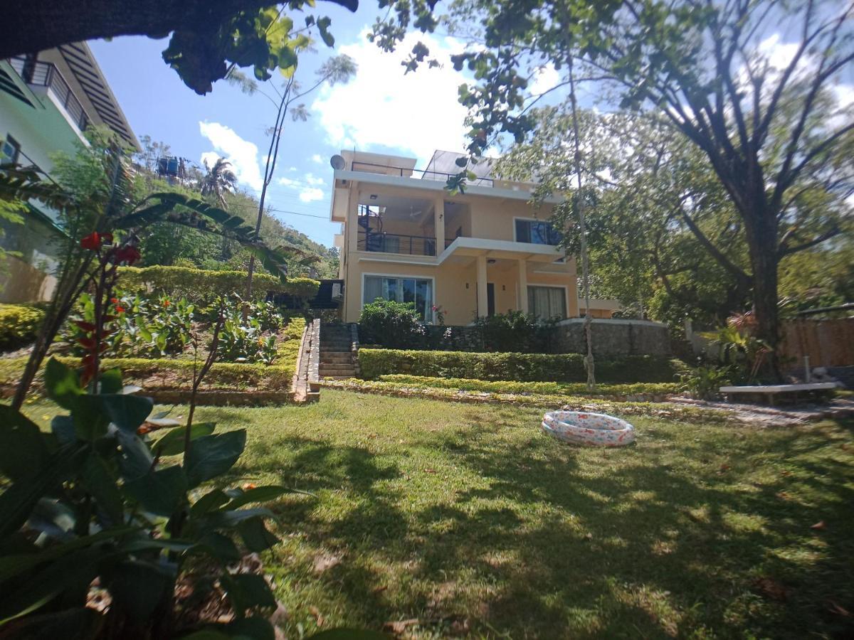 Amami Beachfront Villa With Private Beach Puerto Galera Esterno foto