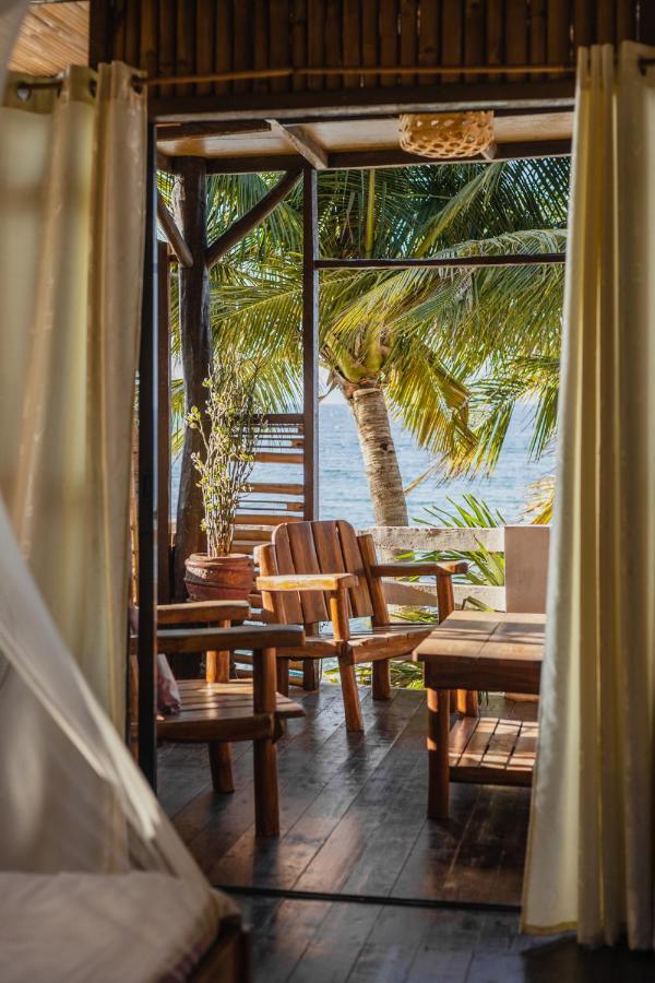 Amami Beachfront Villa With Private Beach Puerto Galera Esterno foto