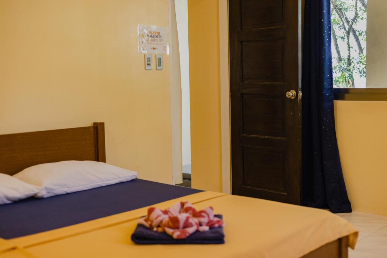 Amami Beachfront Villa With Private Beach Puerto Galera Esterno foto