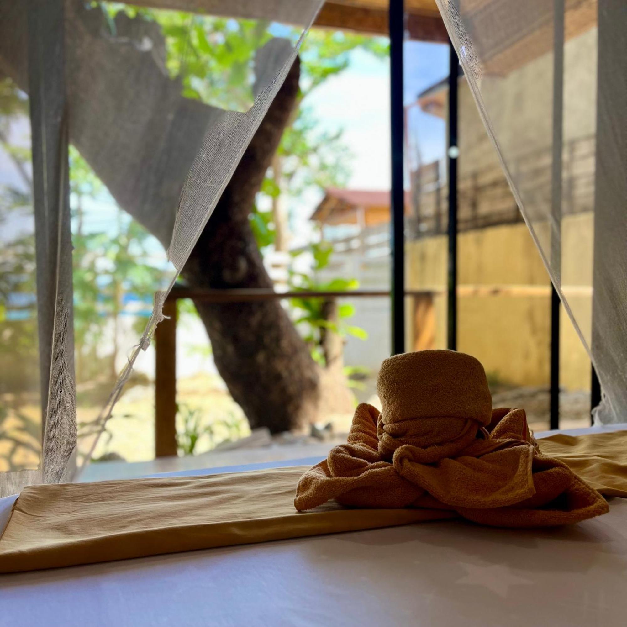 Amami Beachfront Villa With Private Beach Puerto Galera Esterno foto