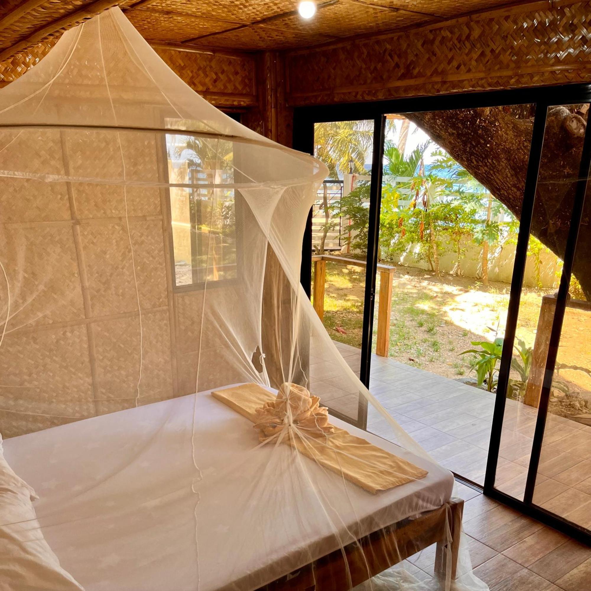 Amami Beachfront Villa With Private Beach Puerto Galera Esterno foto