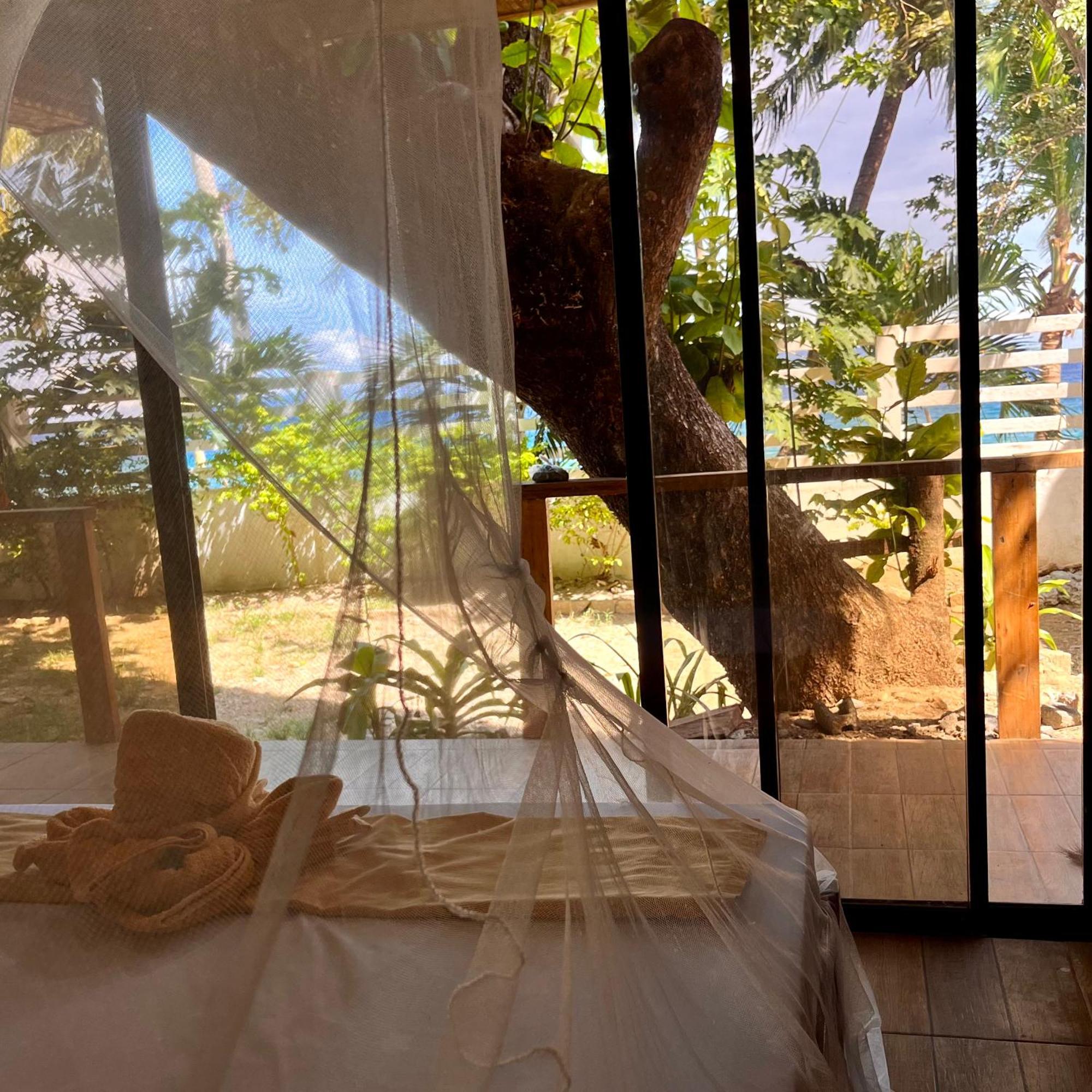 Amami Beachfront Villa With Private Beach Puerto Galera Esterno foto